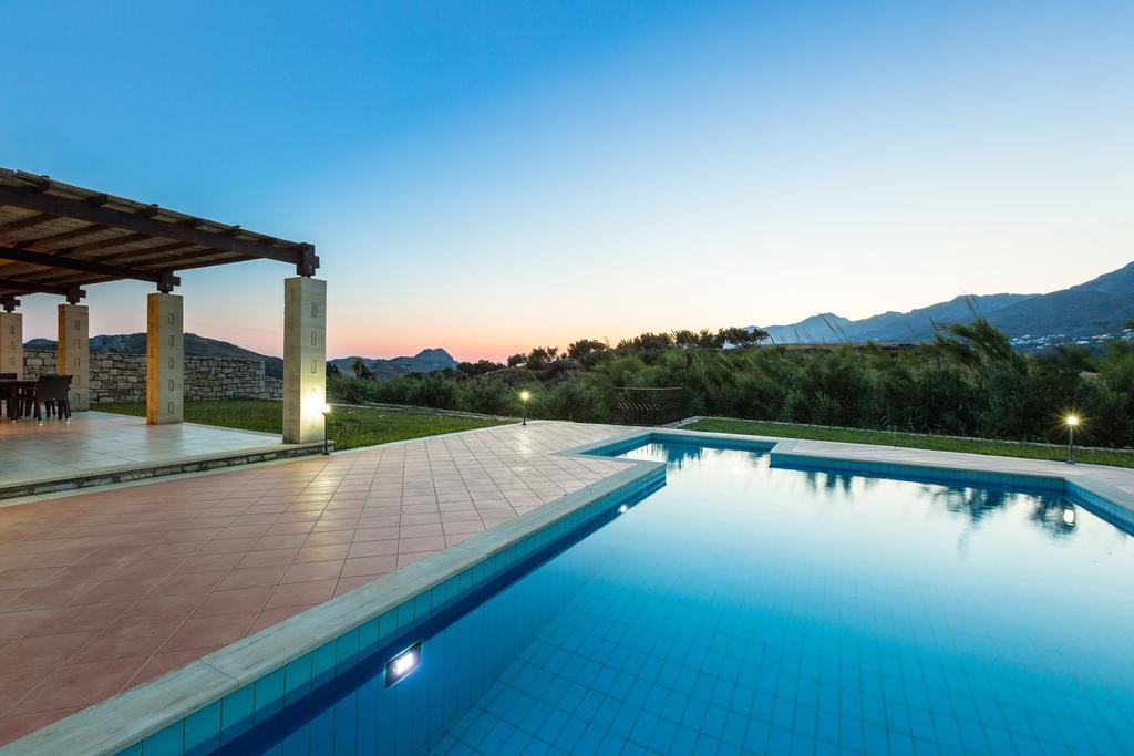 Poseidon Villa, Nestled In The Picturesque South, By Thinkvilla Lefkogeia エクステリア 写真