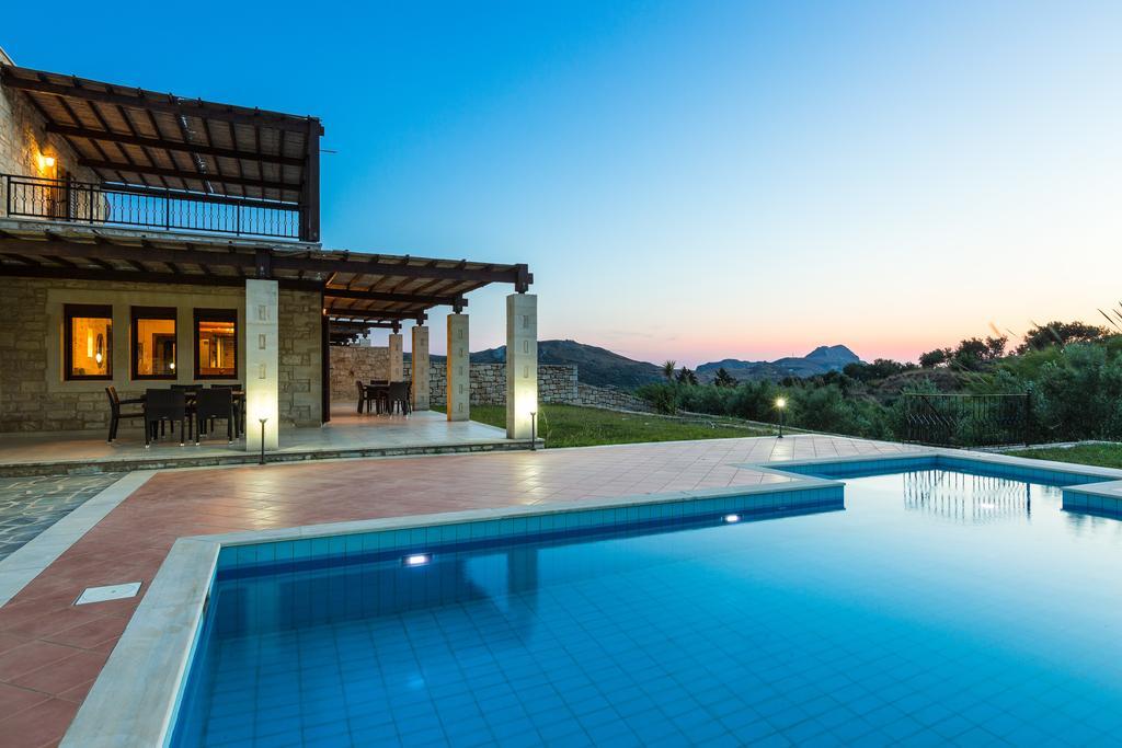 Poseidon Villa, Nestled In The Picturesque South, By Thinkvilla Lefkogeia エクステリア 写真