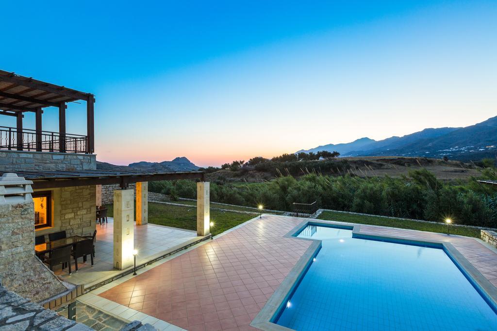 Poseidon Villa, Nestled In The Picturesque South, By Thinkvilla Lefkogeia エクステリア 写真