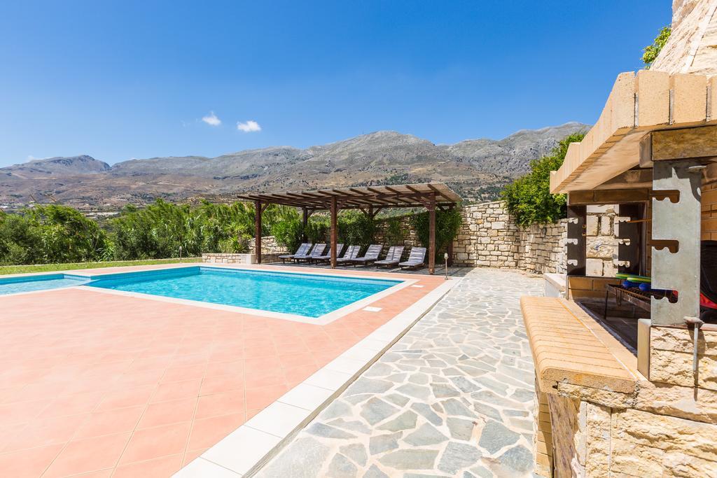 Poseidon Villa, Nestled In The Picturesque South, By Thinkvilla Lefkogeia エクステリア 写真