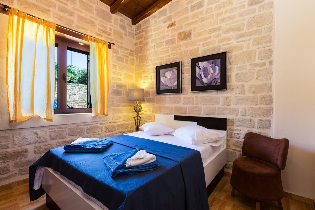 Poseidon Villa, Nestled In The Picturesque South, By Thinkvilla Lefkogeia エクステリア 写真
