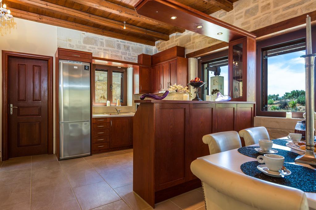 Poseidon Villa, Nestled In The Picturesque South, By Thinkvilla Lefkogeia エクステリア 写真
