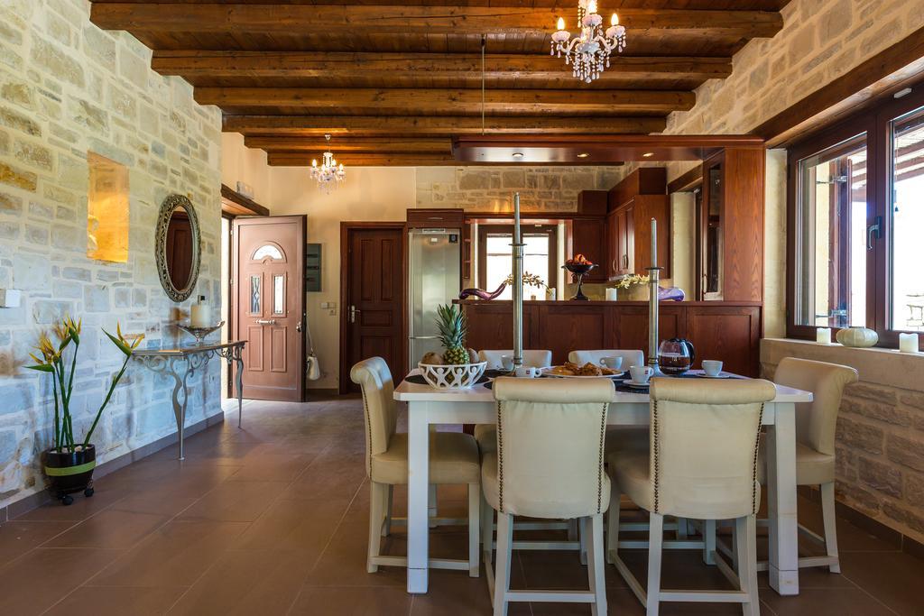 Poseidon Villa, Nestled In The Picturesque South, By Thinkvilla Lefkogeia エクステリア 写真