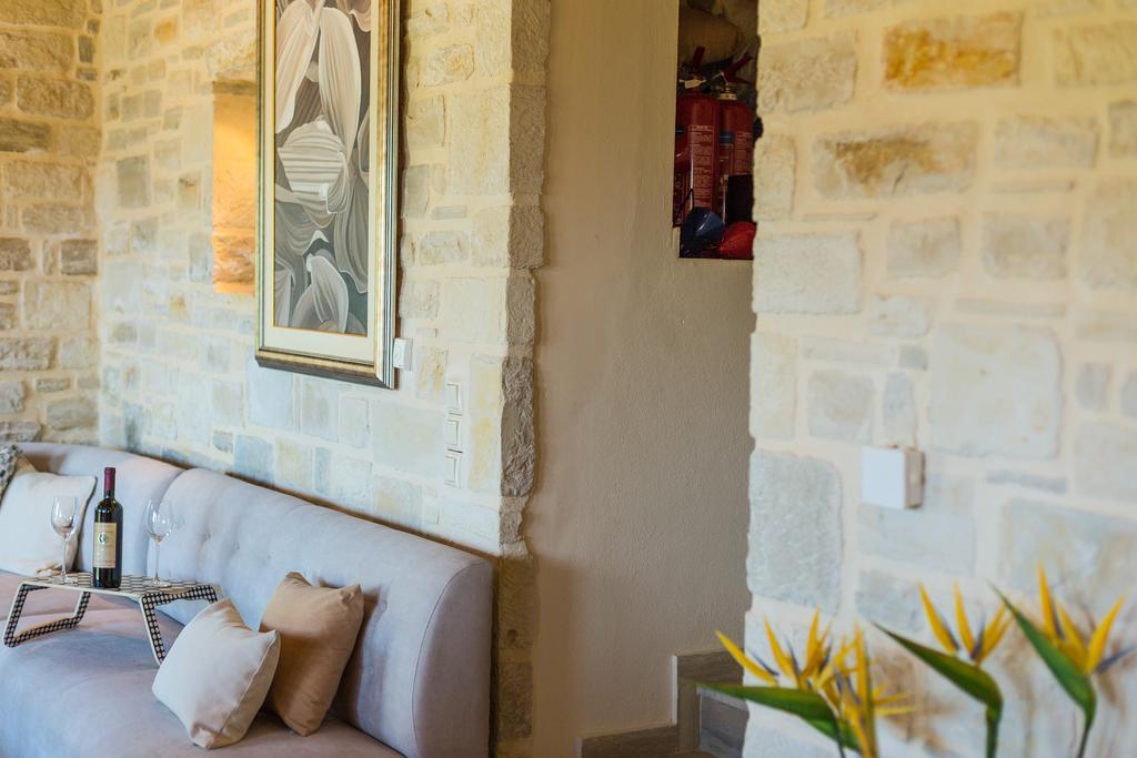 Poseidon Villa, Nestled In The Picturesque South, By Thinkvilla Lefkogeia エクステリア 写真