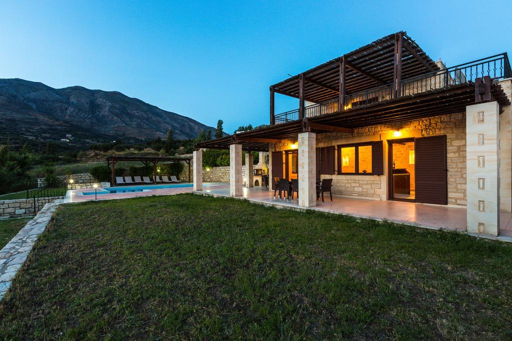 Poseidon Villa, Nestled In The Picturesque South, By Thinkvilla Lefkogeia エクステリア 写真