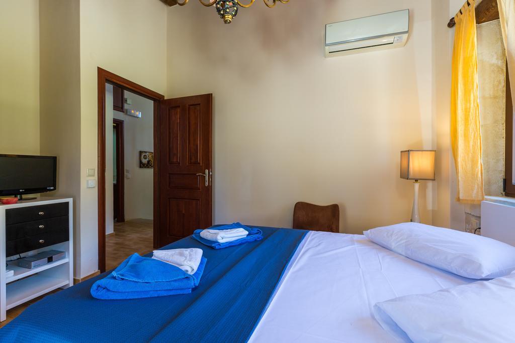 Poseidon Villa, Nestled In The Picturesque South, By Thinkvilla Lefkogeia エクステリア 写真